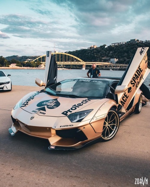 Who let this bull out the Penn!?!♠️ • • • #trill #zorvn #canon #lamborghini #aventador #pittsburgh #