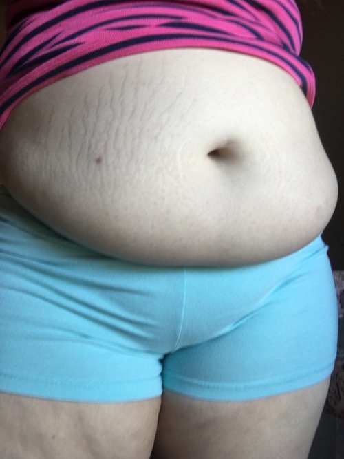 cathyishisdeliciouslittleslut: That belly and those stretch marks @nocanhaznwa, this picture shows 
