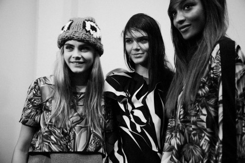 thecaradelevingne:  backstage at Giles Fall-Winter 2014 with Kendall and Jourdan