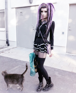 murderotic:  MEENEEHhh, give me late spring and dreads again. I miss those boots BUT they had 5 large holes in them… Oh and that cat is scared of me now… Always runs away when I try to open the door for him! 