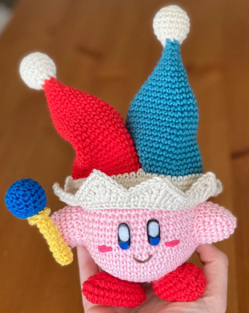 retrogamingblog2:Crochet Kirby Plushies made by Juliana Perugia