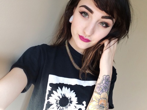 illuminaudo:  been feeling super nice lately, sorry for all the selfies  instagram: @hanoverboard