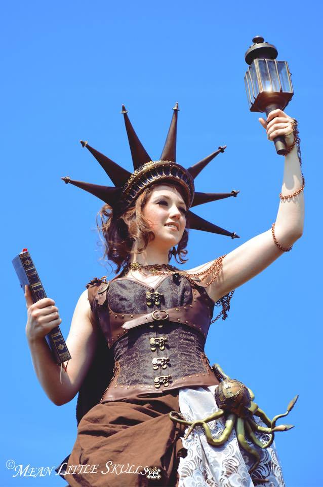 steampunktendencies:    Statue of Liberty Steampunk inspired    Model: Jessica Lee