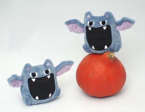 Wanted to make something Halloween-themed as well so Golbat plush it is. :D Sold.