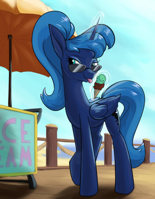 texasuberalles:Summer Luna by Rocket-LawnChair