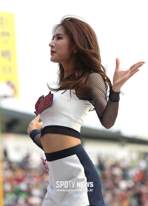박기량 (Park Ki Ryang) Lotte Cheerleader.