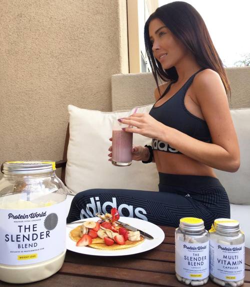 Made @proteinworld pancakes and a smoothie for breakfast.. They are so bomb and healthy 💁🏻 by gemmaleefarrell