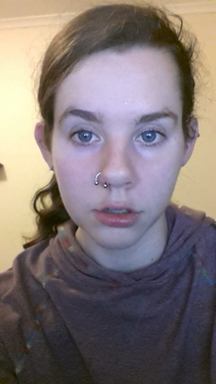 bruisedbutterfly:  itw4skaty:  opinions on tight ponytail? honest opinions please  You so beautiful 😍