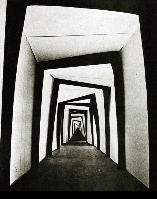 magictransistor:Robert Wiene. The Cabinet of Dr. Caligari. 1920. 