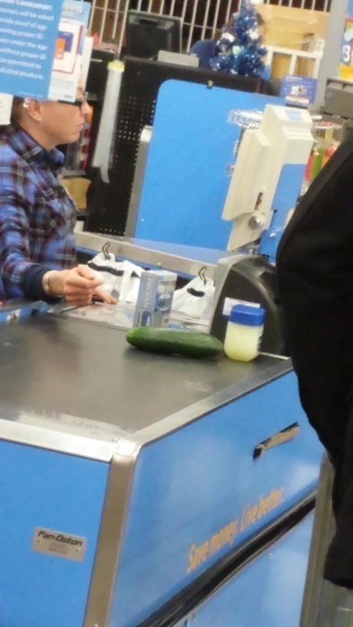 advice-animal:A Highly Suspect Pairing of Products to Purchasehttp://advice-animal.tumblr.com