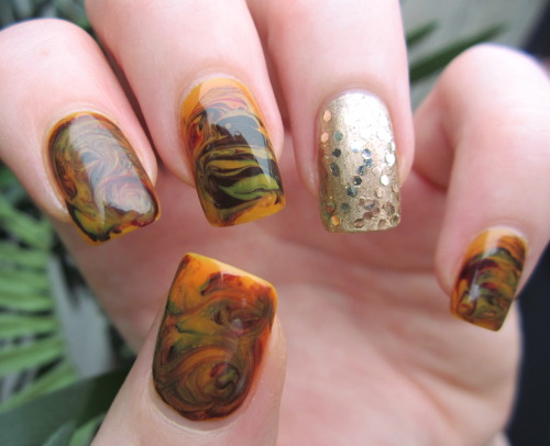(An attempt at) Tortoiseshell nails. More nail art.