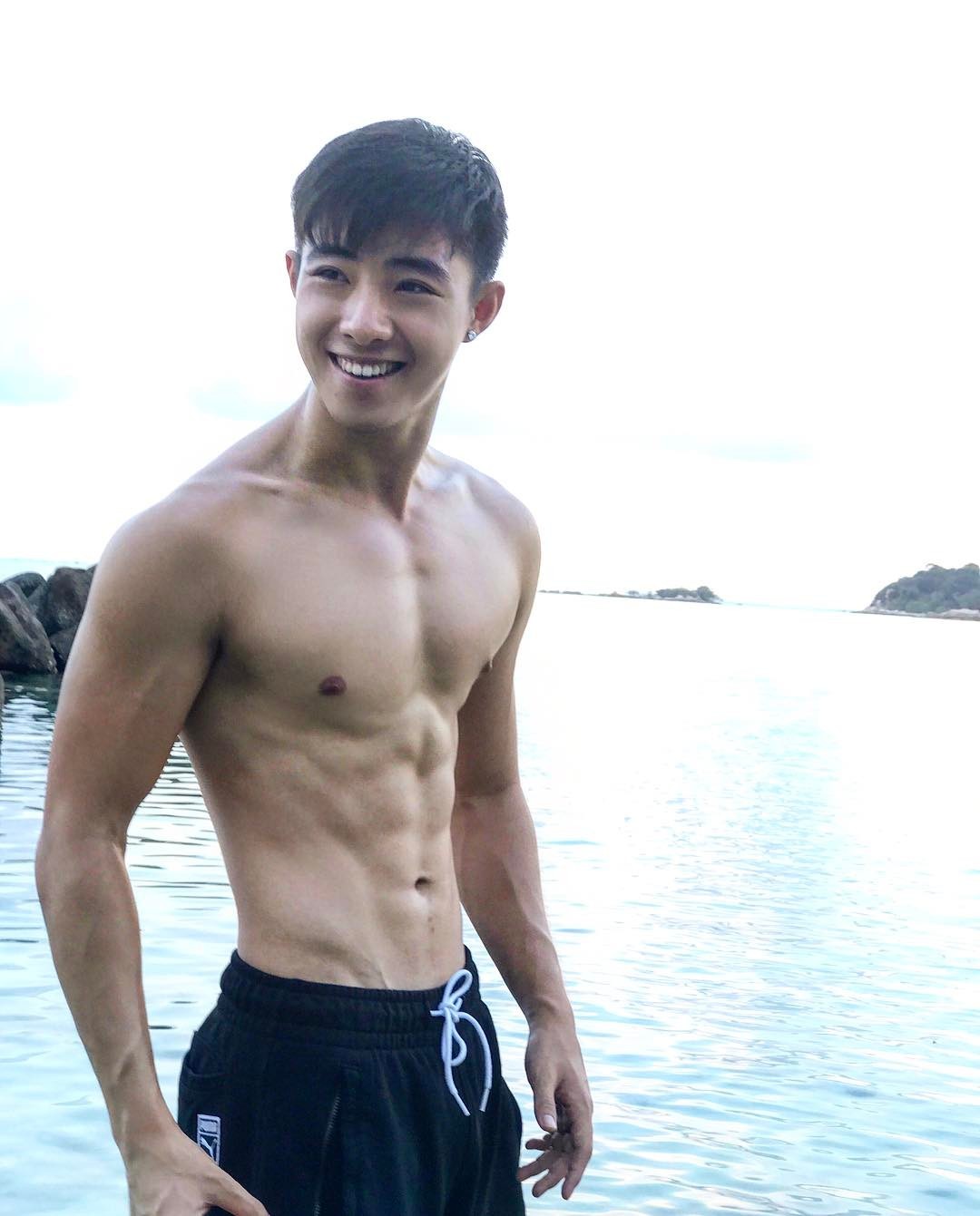 sjiguy:New Year’s special: Mediacorp actor Zong Zijie seems to be growing buffer