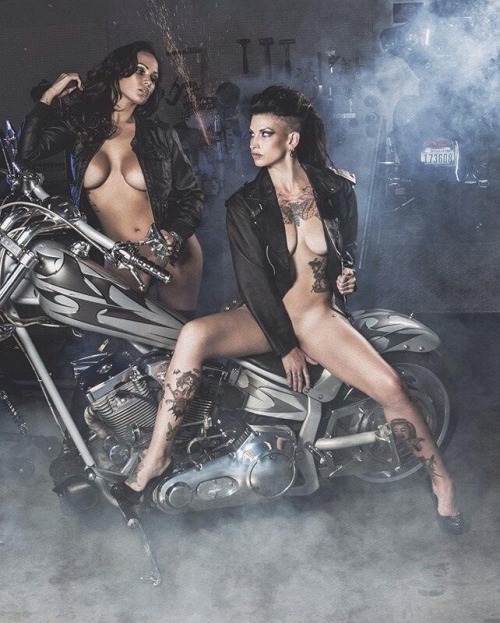 Tattoo'd ladies&metal