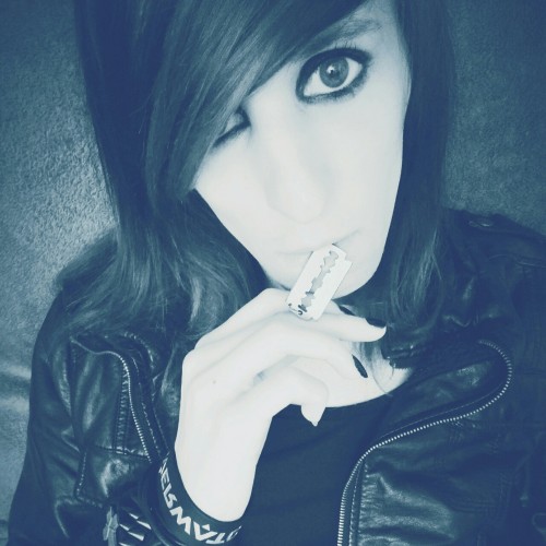 Emo me :3 Rawr me? xd Its my street outfit btw ^_^