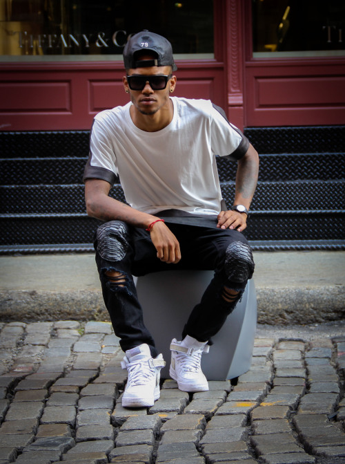 demigodcayron:  seriously bro .. tf you looking at  