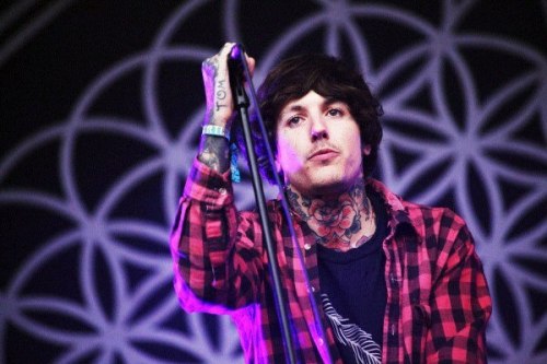 oliver-goddamn-sykes:  he’s so cute aw 