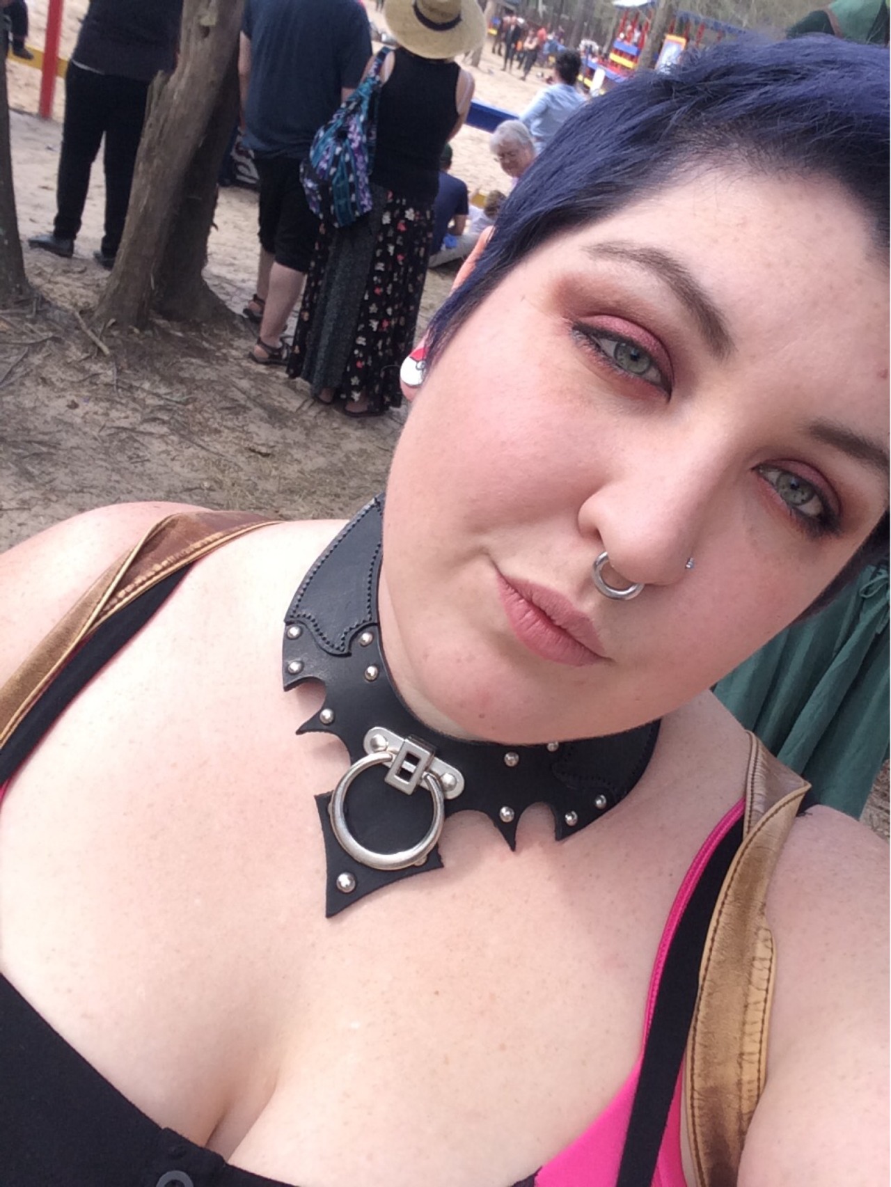 glitter-rebellion:Went to a renaissance faire today