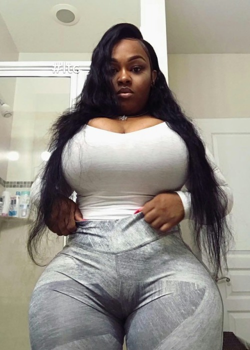 widehips-phatass:Chocolate thick beauty with #widehips