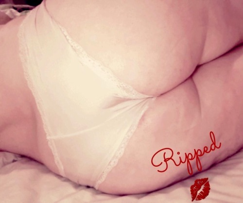 rippedjeanseyesofgreen:  hypnoeyes9:  Pink panties for Pink Wednesday! You’re a rockstar to ho