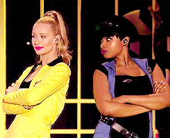 hoodkage:  k-i-l-l-a-p-a-m:  eurotrottest:  SHAAAAAADE  The last gif 😂😂😂😂