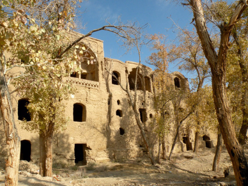 iranianrelated:1,000 year old mud-brick village in Kharanaq, 70 km north of Yazd in Iran