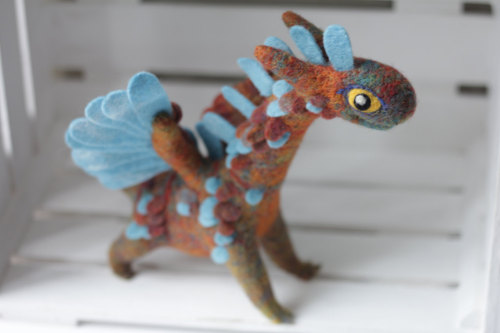 sosuperawesome:  Felt dragons by shyshyru on Etsy 