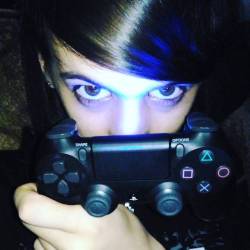 Fuck im so creepy xD just chillin gaming totally not about to murder anyone xd it&rsquo;s my normal Bloodborne-ing face xd #emo #emogirl #rawr #gamer #gamergirl #ps4 #scary #creepy #dark #bloodborne #murderyouface #selfie