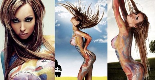 ypai adriennlevai:  Yoyo art , body painting calendar by @petermarosi  Das allererste Mal, dass mir ein Bodypainting gefällt