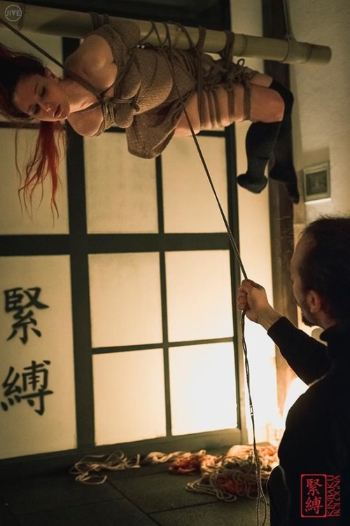 kirigamikinbaku: www.ropetales.it/kinbaku-luxuria-salon-bologna/