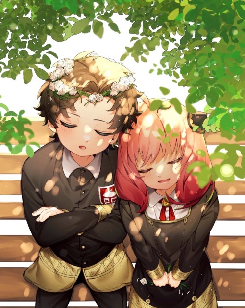 Resting next to a fence [Spy X Family]