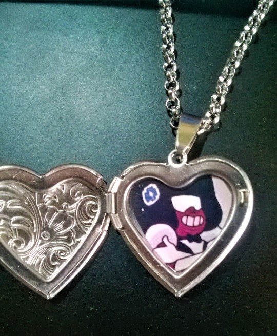 gamedot: people are gonna ask me whose picture i carry in my heart locket and then i’ll say “my wife” 