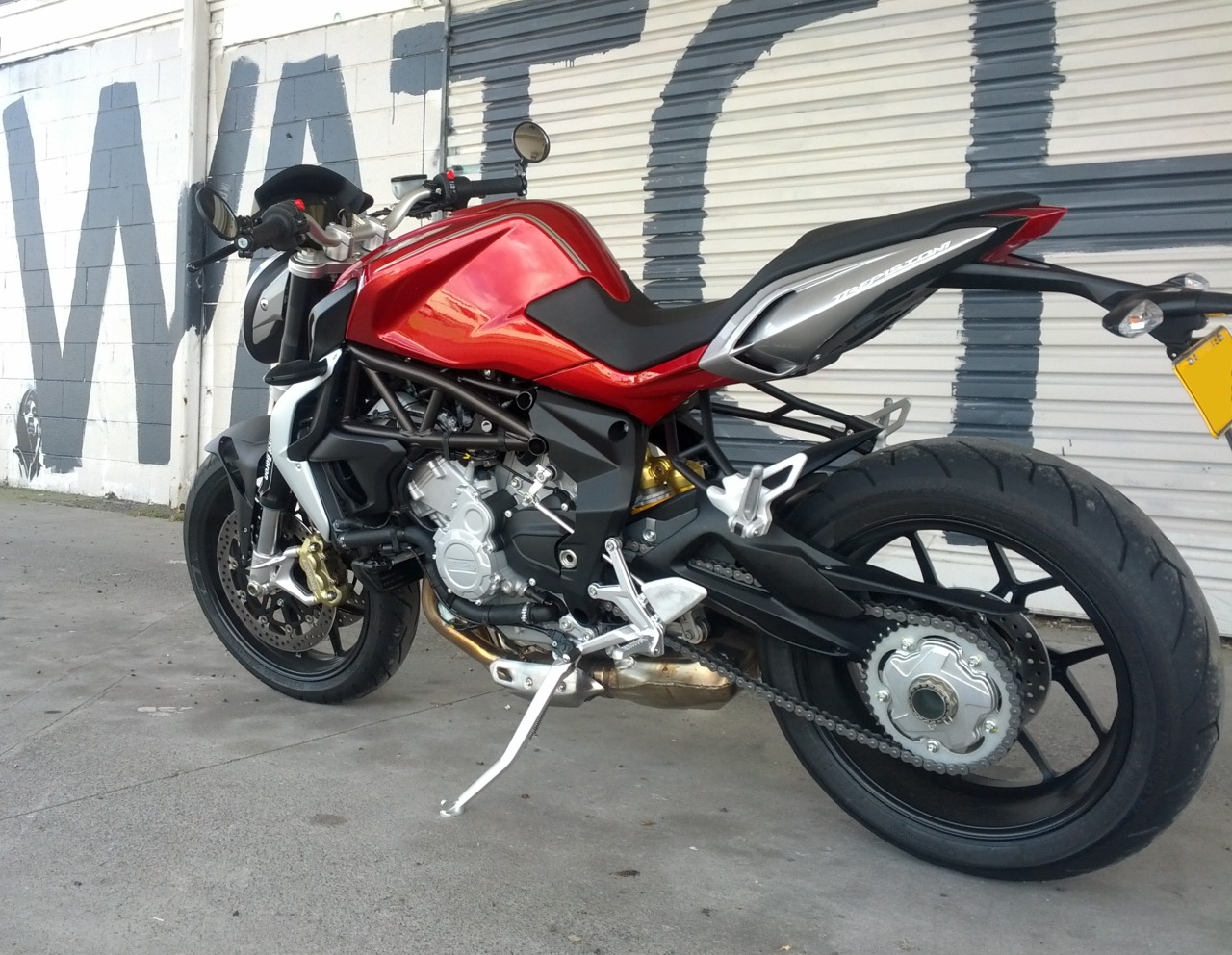 nemoi:  MV Agusta Brutale 800 (via DeeKnow)