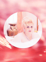 curvesandconfidence:  Rebel Wilson for the GLAMOUR Awards 2013 [x]       