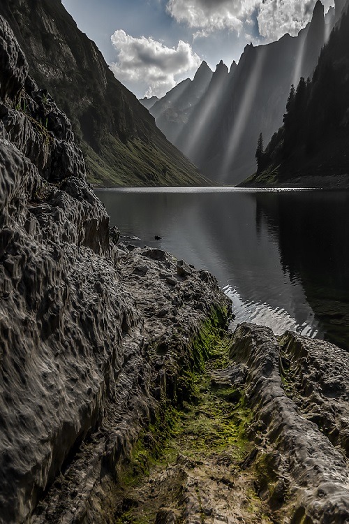 ponderation:  &ldquo;MysticalLighting&rdquo; by Marcel Schiegg  