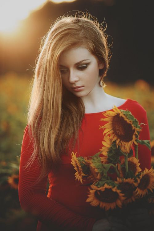 sweetadorablegirls:  positivelynoteworthy:  Memories Of Summer (via Thanh Tran)  Sweet, Adorable, Girl Next Door