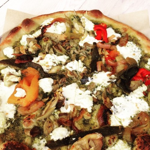 Special Pie today has Mushrooms, pepperonata, pesto, mozzarella and goat cheese #meatlessmonday #specialpie #saycheese #basilpesto #yummy