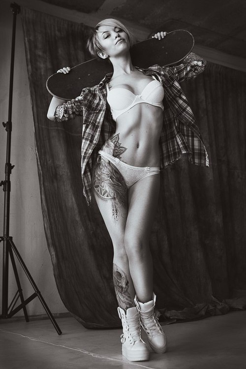 sexytattooedgirls:  Check out our website www.sexytattooedgirls.co.uk 