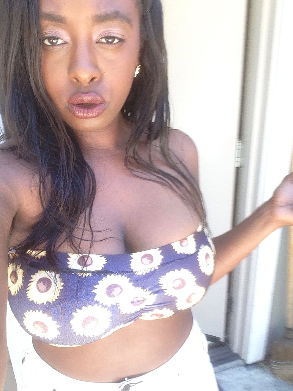 patriotic-dash:  tatianamacintosh:  Tatiana 🌻  *fans self* I’m not hot, its