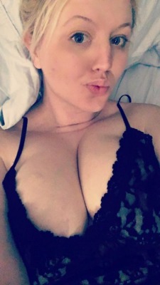 Horny chubby babes masturbating live on webcam
