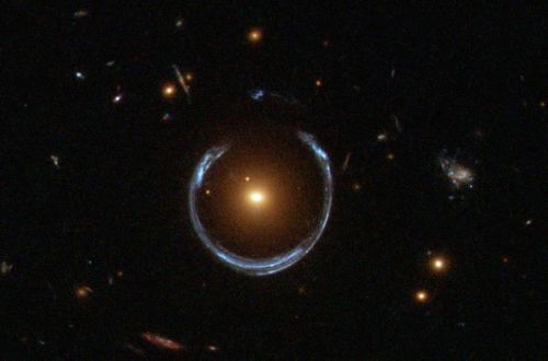 theedgeofscience:What is a Gravitational Lens?Gravitational lenses are a beautiful quirk of nature (