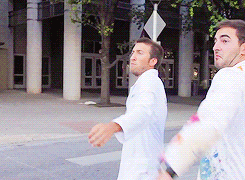 Ladrats:   Slow Motion Water Balloon Fight 