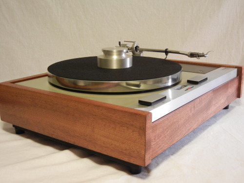 Thorens TD-125 MKII w/rewired SME 3009 Arm & Custom African Sipo Plinth. http://vinylnirvana.com/vintage-turntables-for-sale/the-master-thorens-td-125-mkii-w-rewired-sme-3009-arm-sipo-extras-1895-plus-shipping/ 