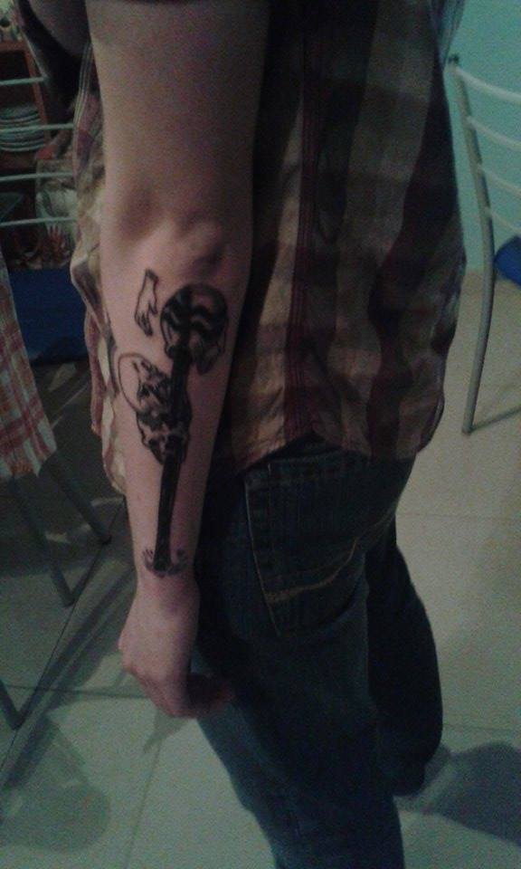 musterni-illustrates:  eckses:  Got my 5-year-old mistake of a first tattoo covered
