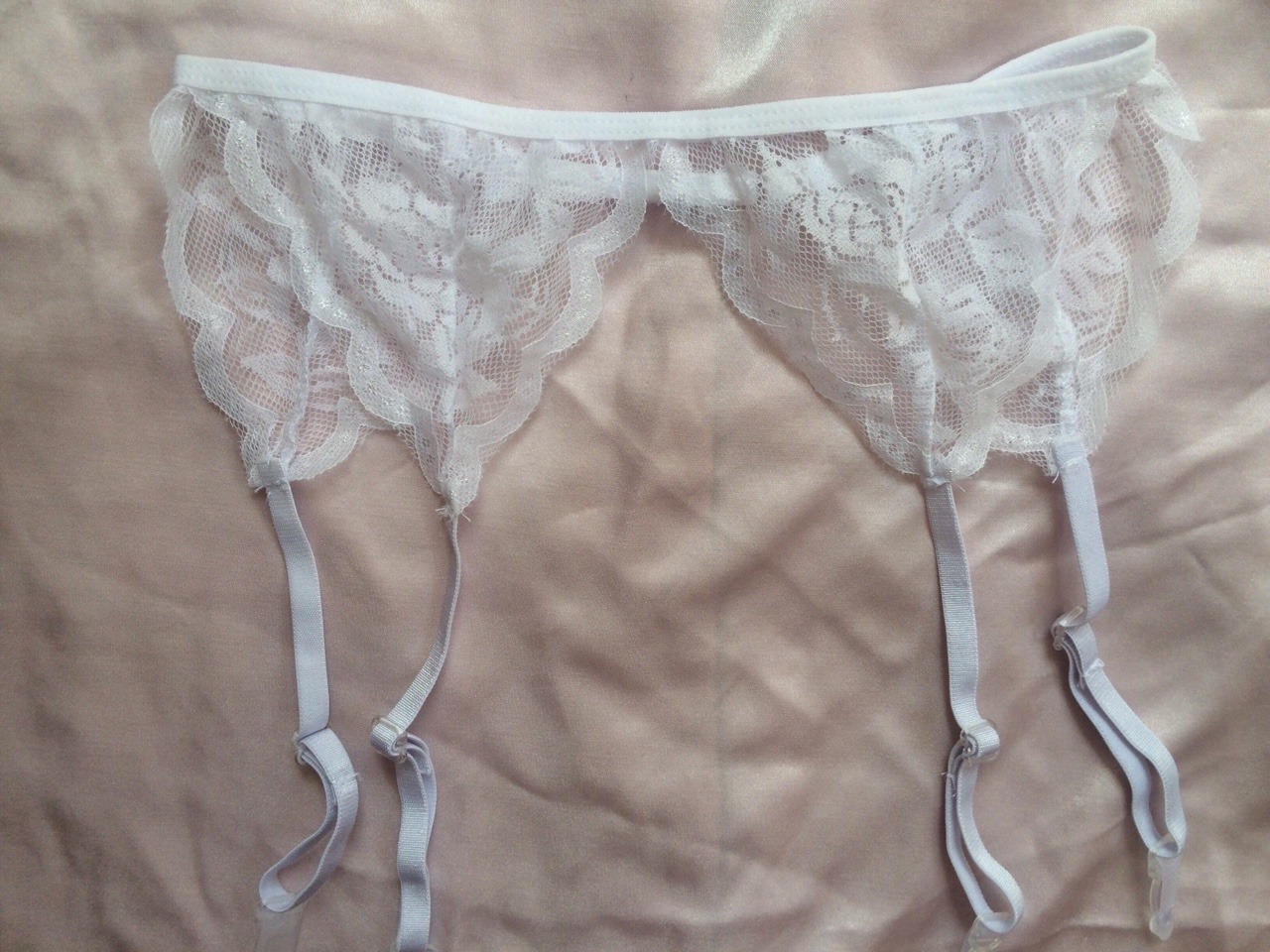 bby-angell:  White lace lingerie is my favourite 