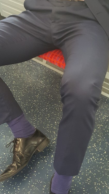 suitman89:Manspreading on the train, showing off his suited bulge…what a beauty.his arse 