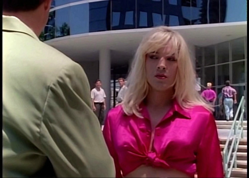 mykindagurlz:  From a “Silk Stalkings” episode.