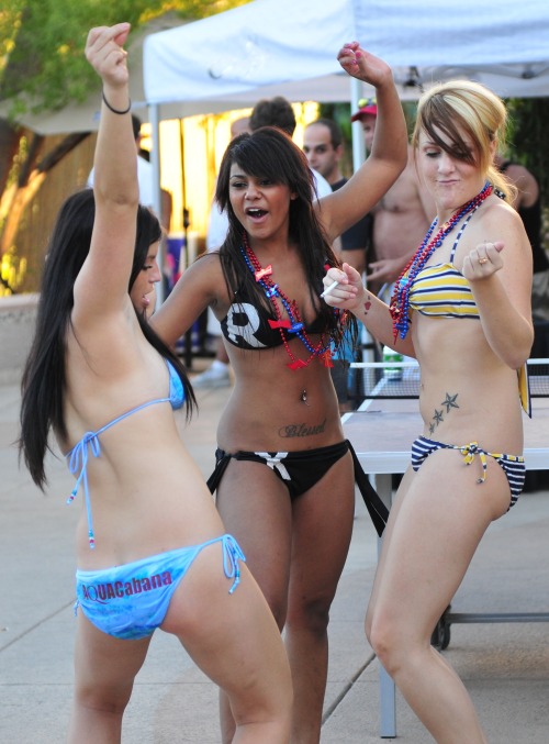 sin-city-sights: I was on  a shoot for Aqua Cabana and these girls were having too much fun. I don’