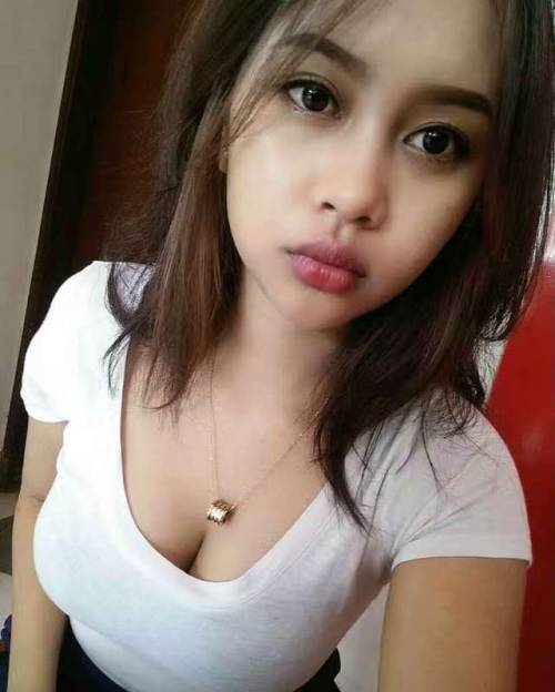 gangbangkl: tineacapitis: Bagi pencinta burit.. untuk santapan kalian.. Nice slut