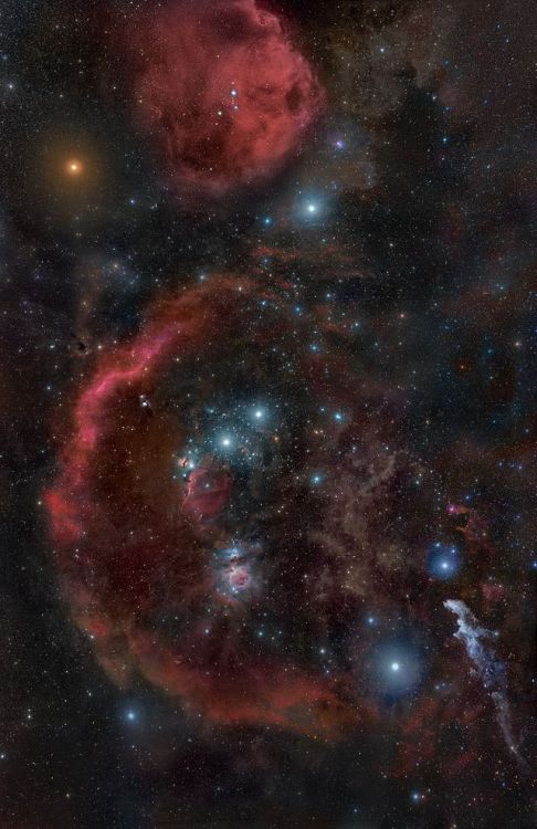 Barnard’s Loop seen against the major stars and nebula of Orion