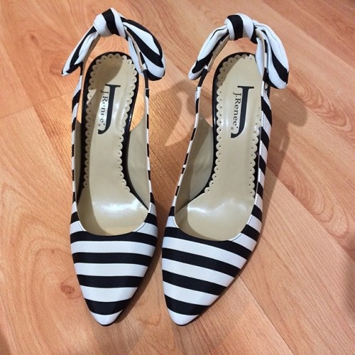 Rememer my @jreneeshoes yellow striped pumps?? Well, I finally bought them in black and white. Eeeee